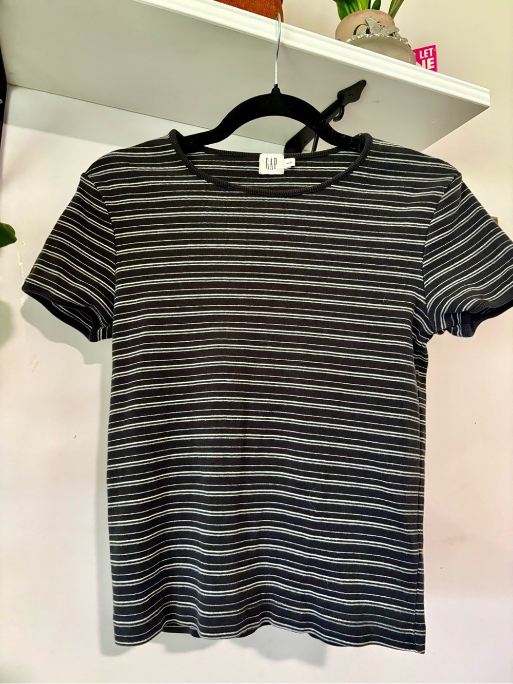 GAP Men's Black and White Striped Short Sleeve Tee